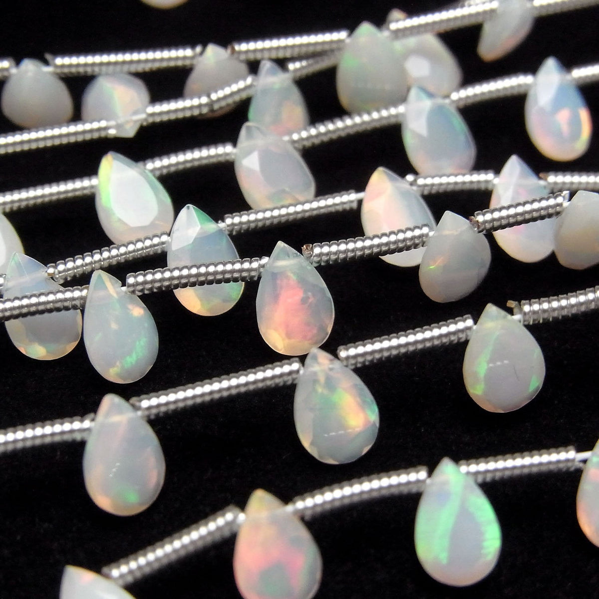 Opale éthiopienne de haute qualité AAA, forme poire à facettes, 6x4 mm, 1 fil de perles (8 pièces)