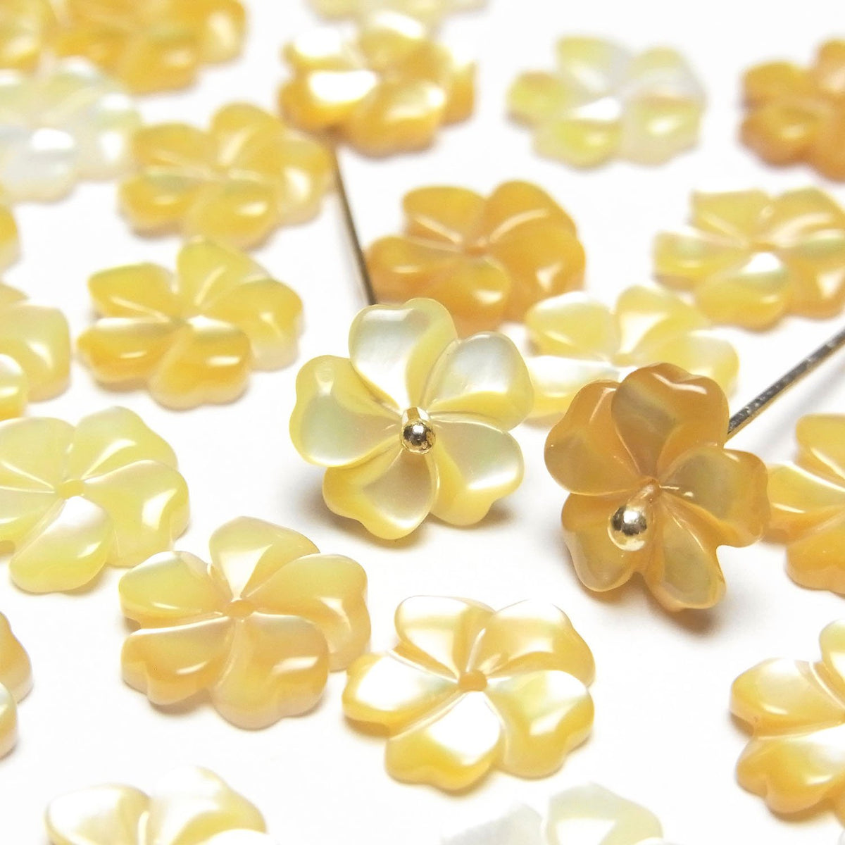 Coque jaune haute qualité AAA Fleur 10mm Trou central 4pcs 3,79 $ !