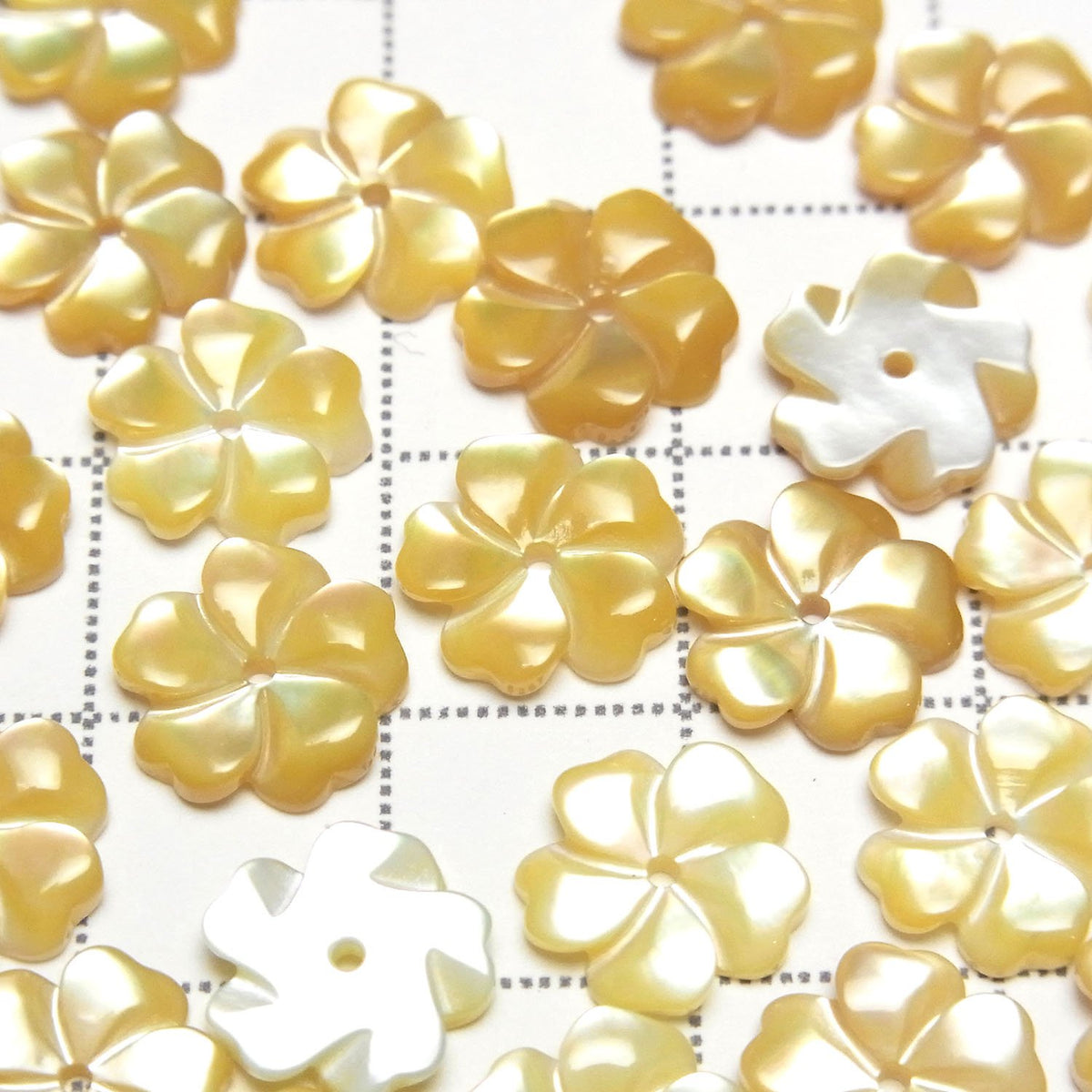 Coque jaune haute qualité AAA Fleur 10mm Trou central 4pcs 3,79 $ !