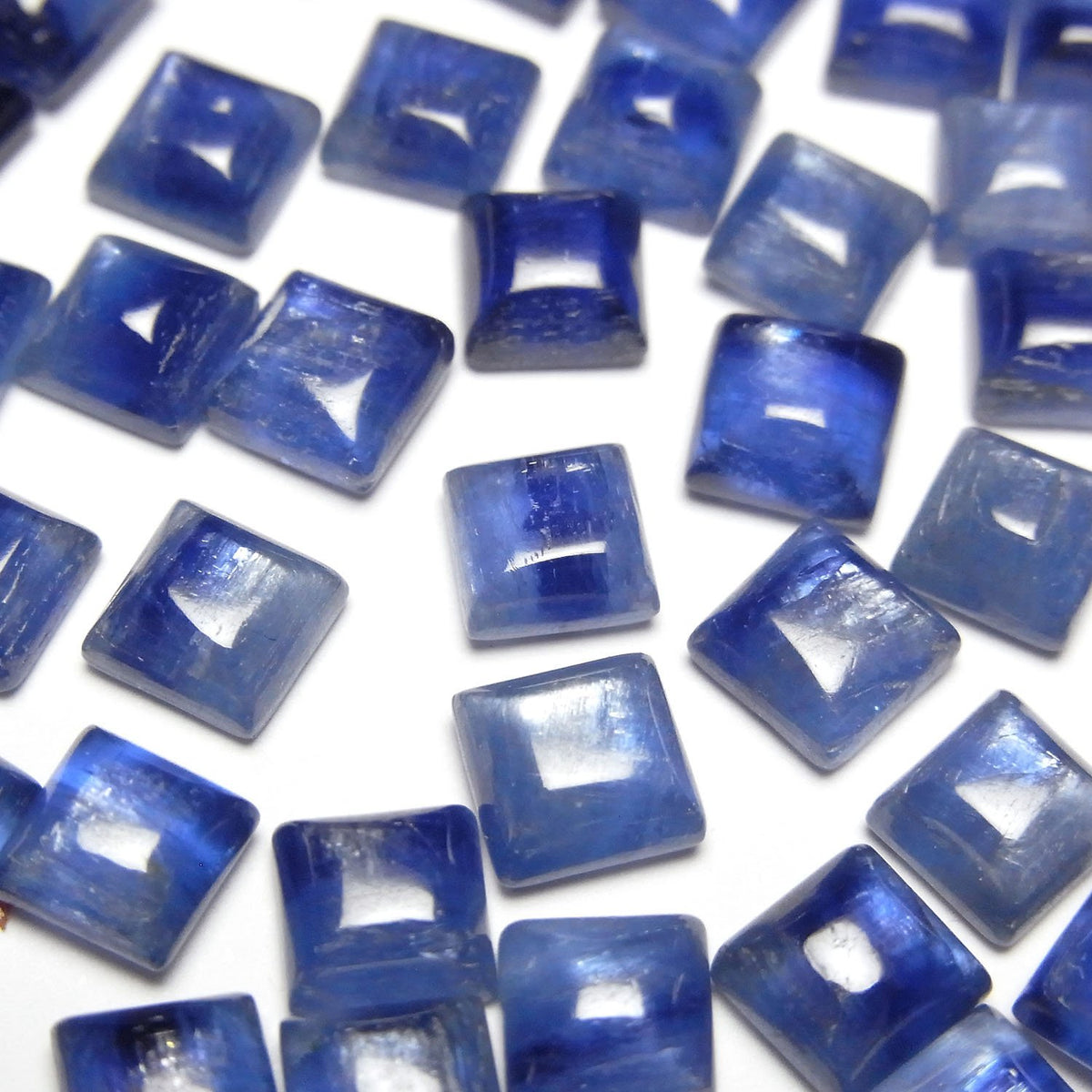 Kyanit AAA- Quadratischer Cabochon 6x6mm 3 Stück