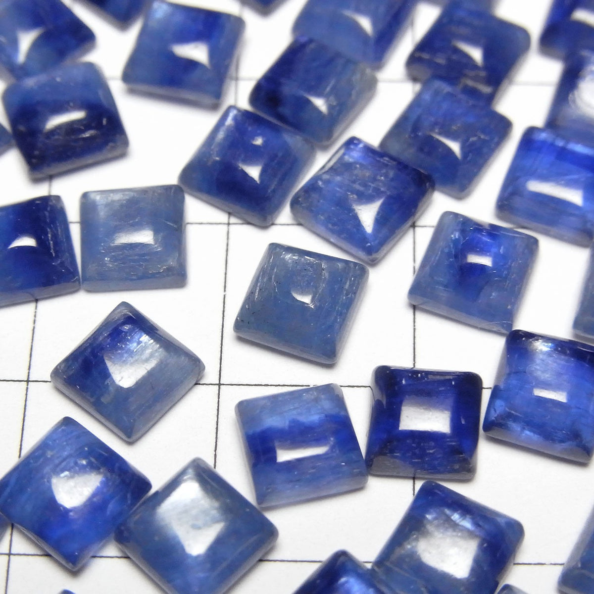 Kyanit AAA- Quadratischer Cabochon 6x6mm 3 Stück