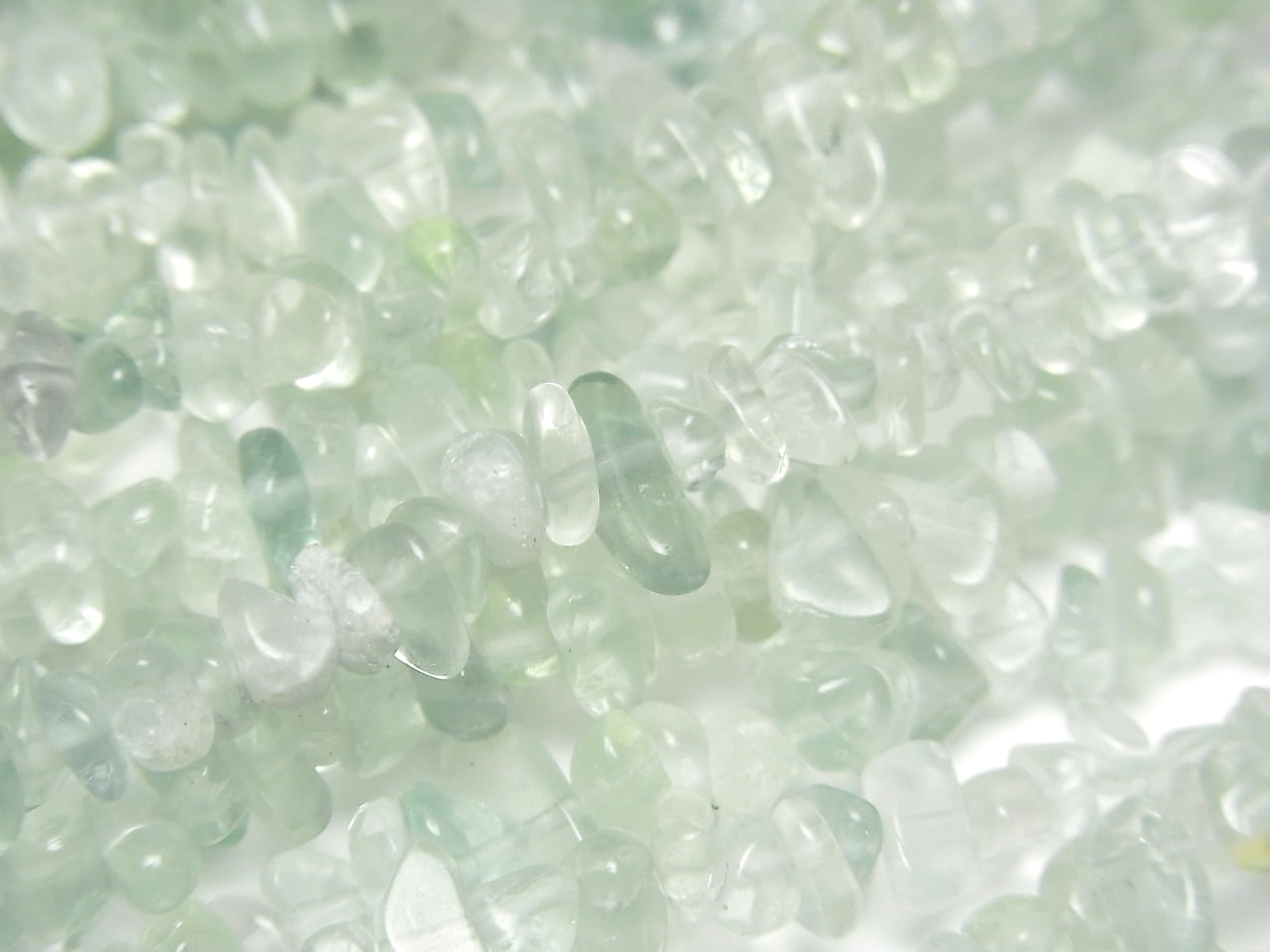 Grüner Fluorit AA++ Chips (Kleine Nugget) 1Strang Perlen (ca. 34 Zoll / 86 cm)