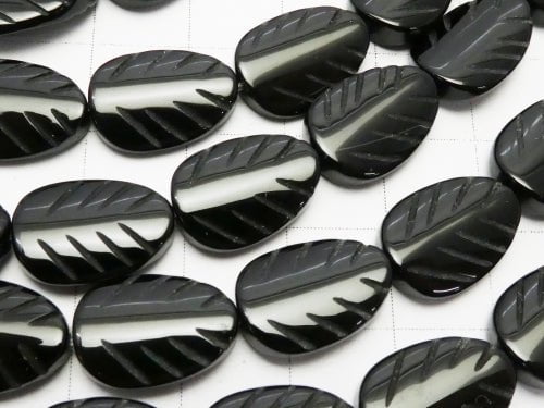 Onyx leaf 14 x 10 x 4 mm half or 1 strand beads (aprx.15 inch / 36 cm)