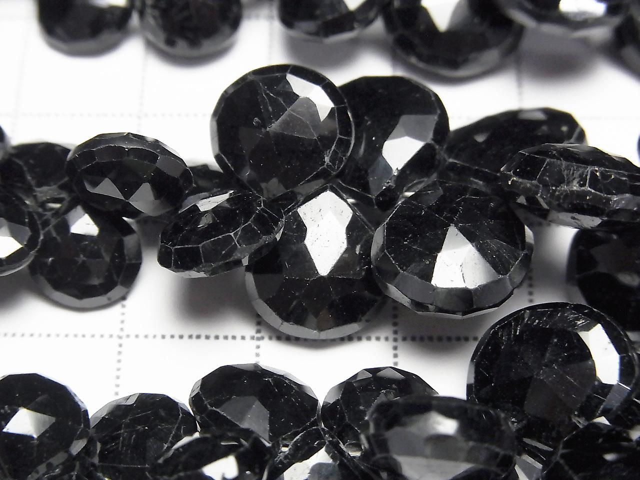 Tourmaline noire de haute qualité AAA - Gradation de taille de perles briolettes à facettes marron : Demi ou 1 rang de perles (environ 18 cm)