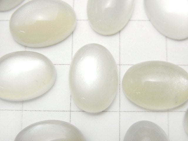 [Video] White Moonstone AAA Oval Cabochon 14x10mm 2pcs