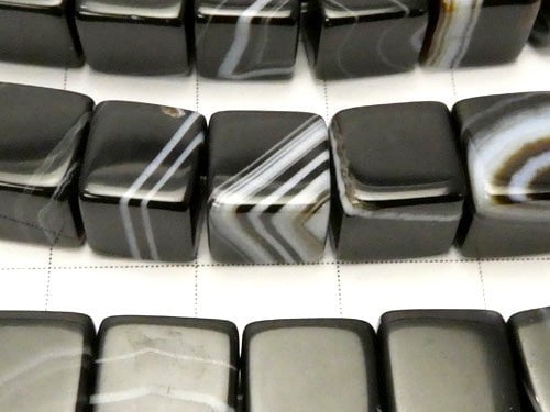 Striped Onyx Cube 8x8x8mm half or 1strand beads (aprx.15inch/36cm)