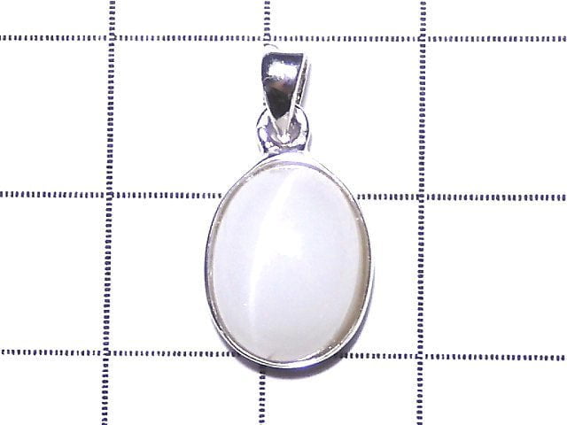 [Video] [One of a kind] High Quality White Cat's-eye Quartz AAA Pendant Silver925 NO.50