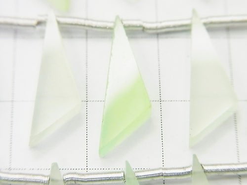 1strand $12.99! High Quality Light Green Chalcedony AAA Flat Triangle 20x6x3mm 1strand (10pcs)