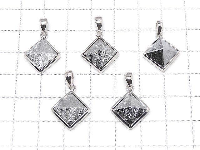 Pendentif Pyramide (Météorite Muonionalusta) 16x16mm 1pc Argent 925