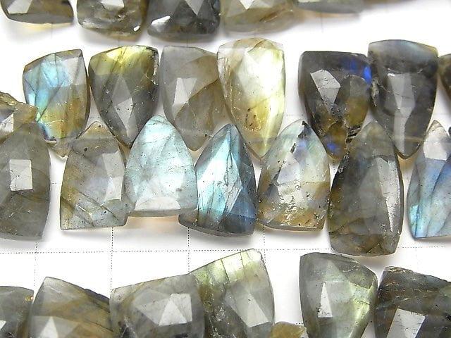 [Video] Labradorite AA++ Triangle Cut  1strand beads (aprx.7inch/18cm)