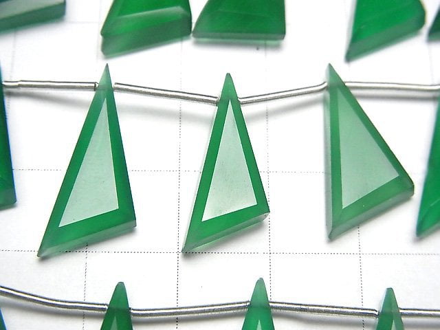 [Video]High Quality Green Onyx AAA- Flat Triangle 1strand (8pcs )