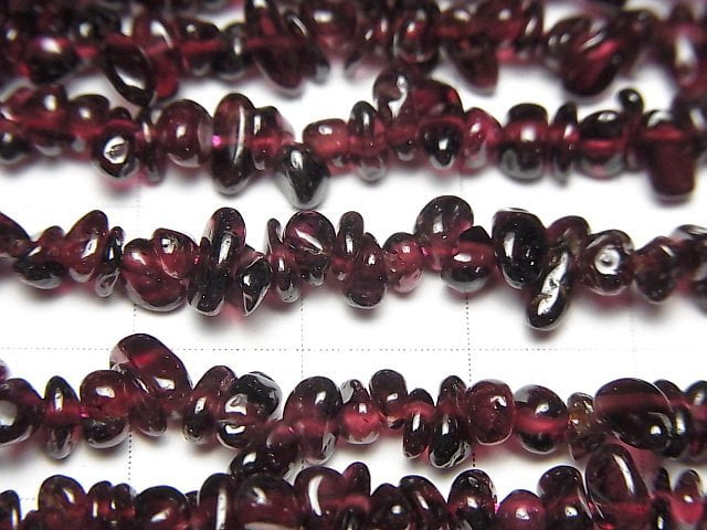 [Video]Mozambique Garnet AA+ Chips (Small Nugget ) 1strand beads (aprx.33inch/84cm)