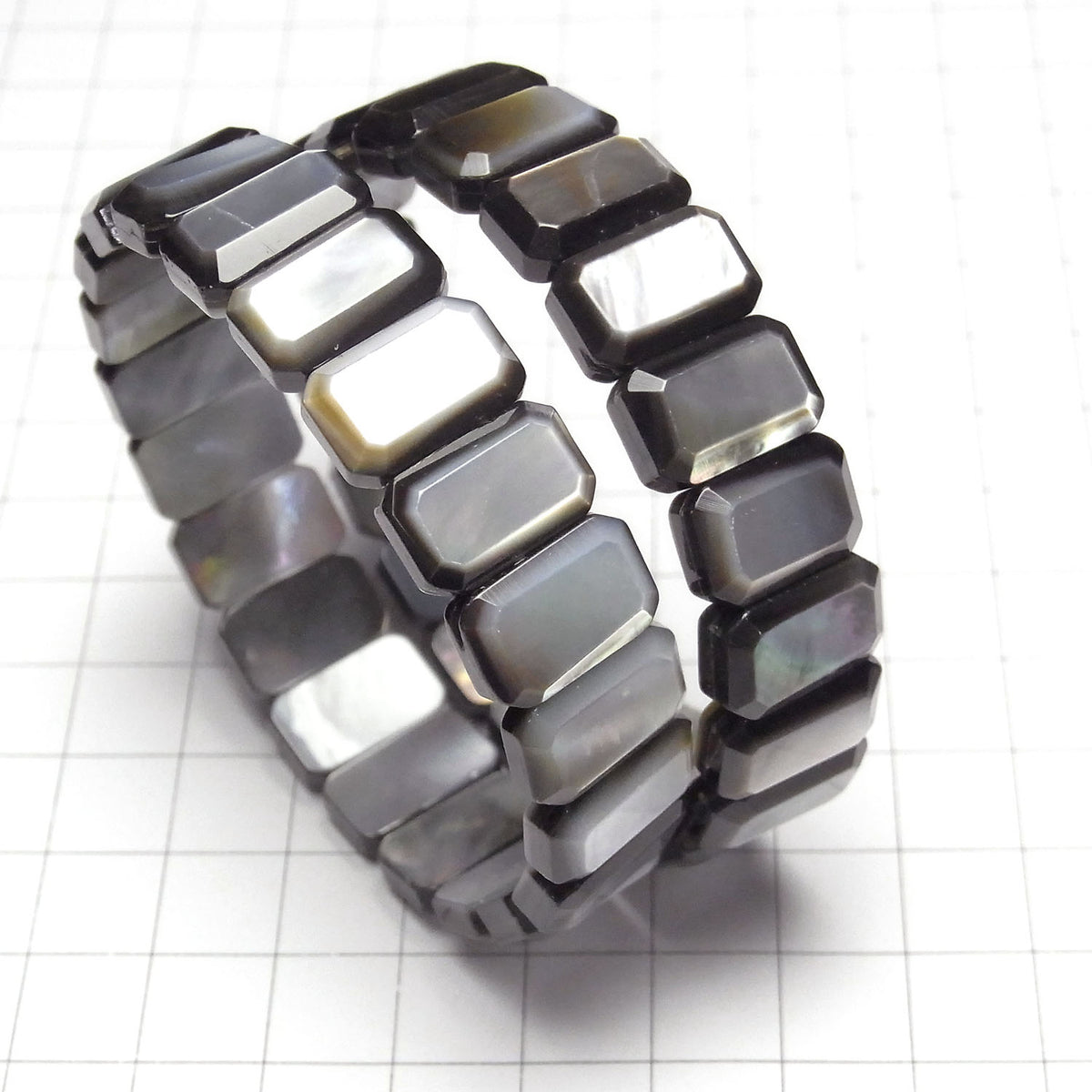 Hochwertige schwarze Muschel AAA 2 Löcher facettierte Rechteck 14x9x5mm 1 Strang (Bangle-Armband)