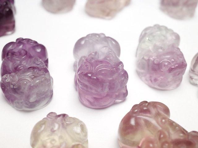 [Video] Carving of multicolor Fluorite AA++ Pixiu 24x15mm 1 pair