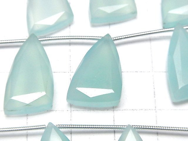 [Video]High Quality Sea Blue Chalcedony AAA- Flat Triangle half or 1strand (8pcs)