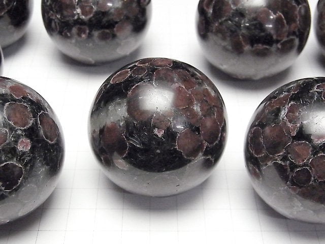 [Video] NuMitein Garnet Sphere, Round 50-55mm 1pc