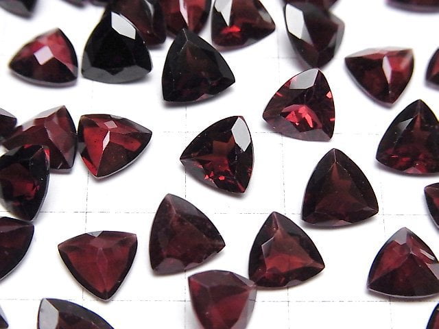 [Video]High Quality Mozambique Garnet AA++ Loose stone Triangle Faceted 8x8mm 3pcs