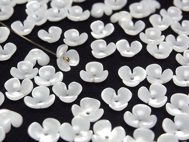 [Video] High Quality White Shell (Silver-lip Oyster) AAA 3D Flower 8mm Center Hole 4pcs