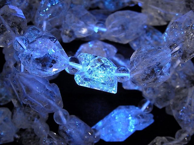 [Video] Pakistan Oil in Quartz Rough Rock Bracelet