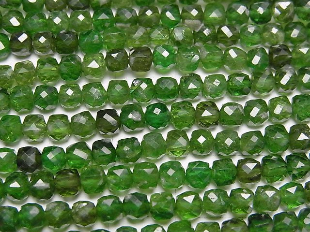 [Video]High Quality! Chrome Diopside AA++ Cube Shape 4x4x4mm half or 1strand beads (aprx.7inch/17cm)