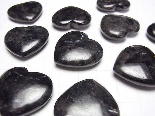 [Video] Nuummite Undrilled Heart 28x30mm 1pc