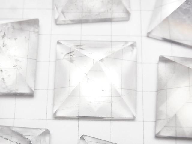 [Video] Crystal AAA - Pyramid Shape 26x26x21mm 1pc