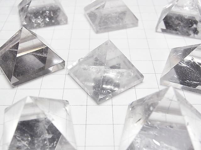 [Video] Crystal AAA - Pyramid Shape 26x26x21mm 1pc