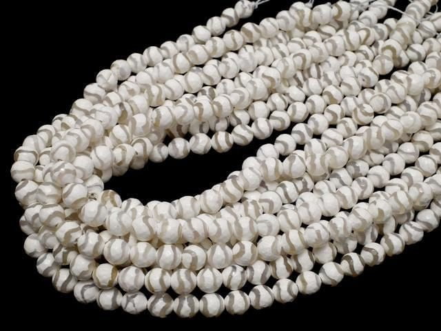 [Video] S-Shaped Line Carved White Agate Faceted Round 8mm 1strand Beads (approx. 14 inches/34 cm)