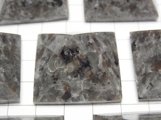 [Video] Yooperlite Pyramid Shape 30x30mm 1pc