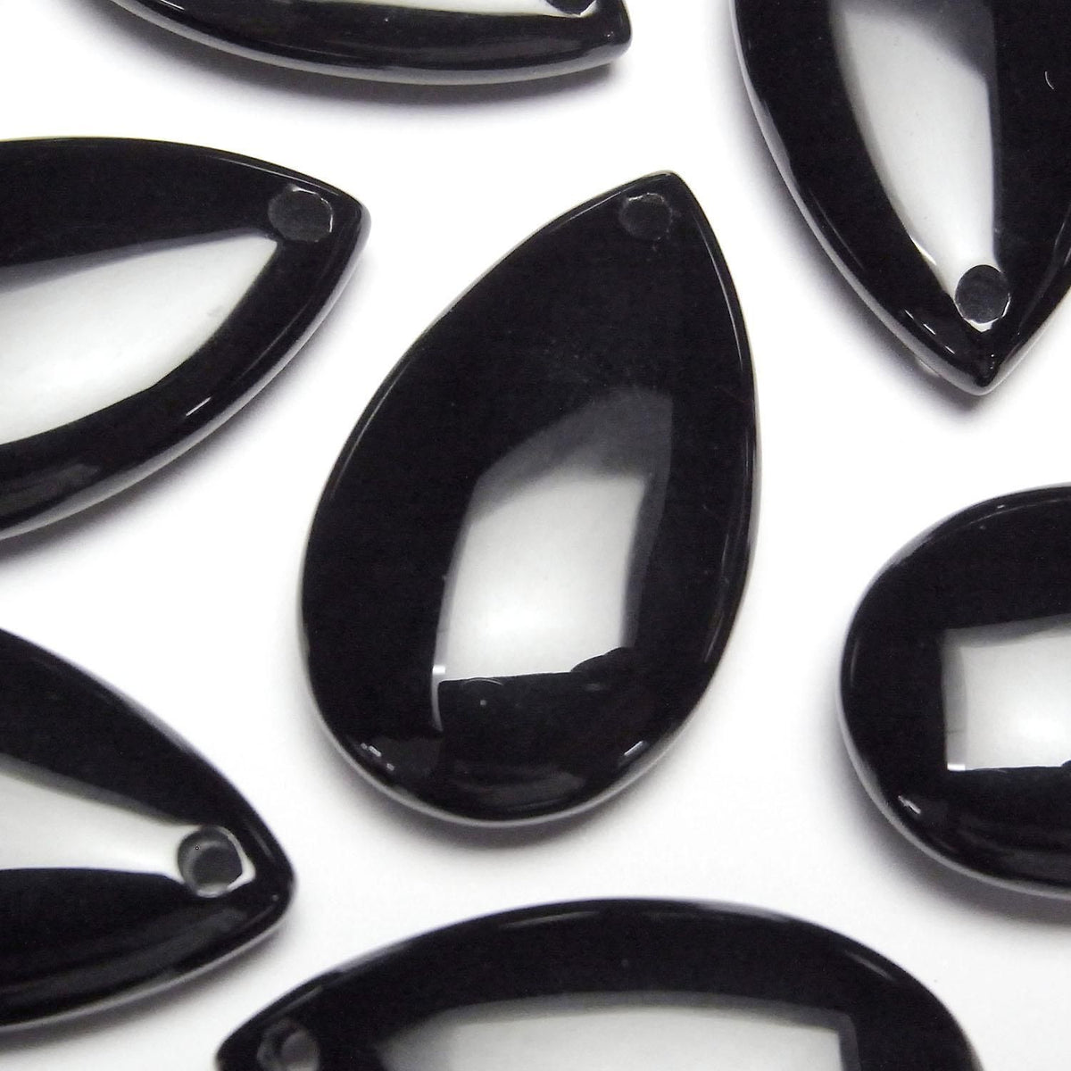 Onyx AAA Pear shape 30x18mm 2pcs