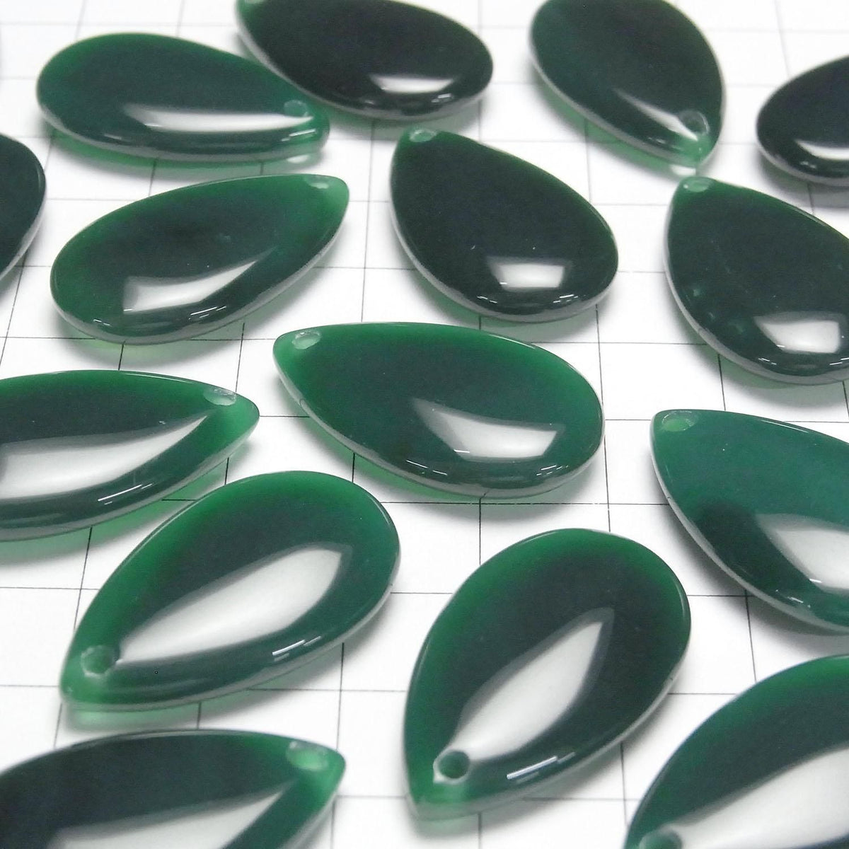 Green Onyx AAA Pear Shape 30x18mm 2pcs