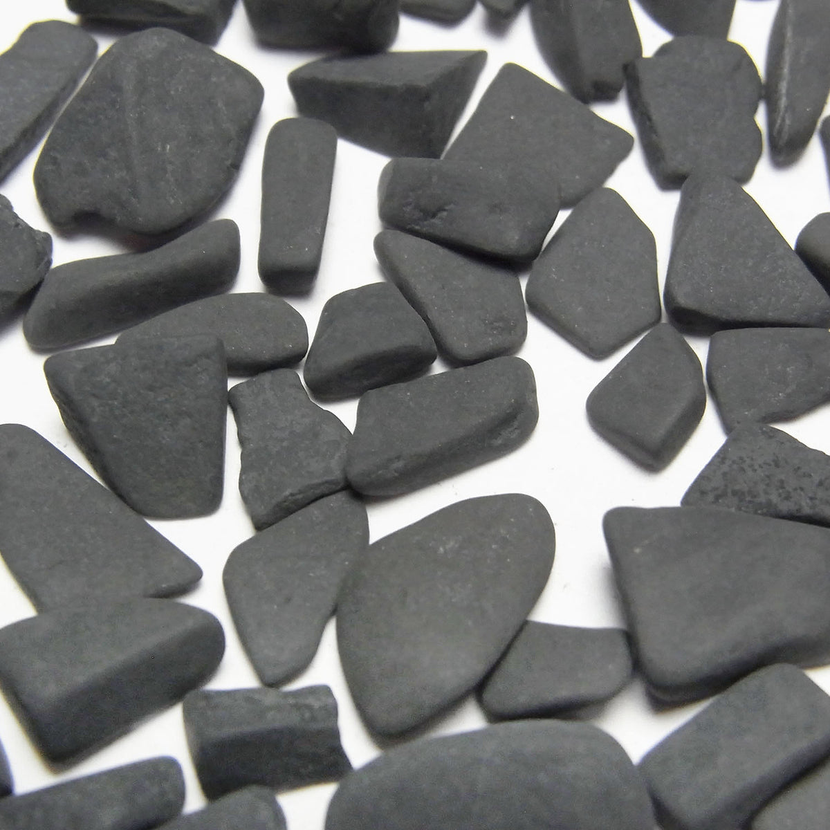 Hokkaido Black Silica Undrilled Chips 100g