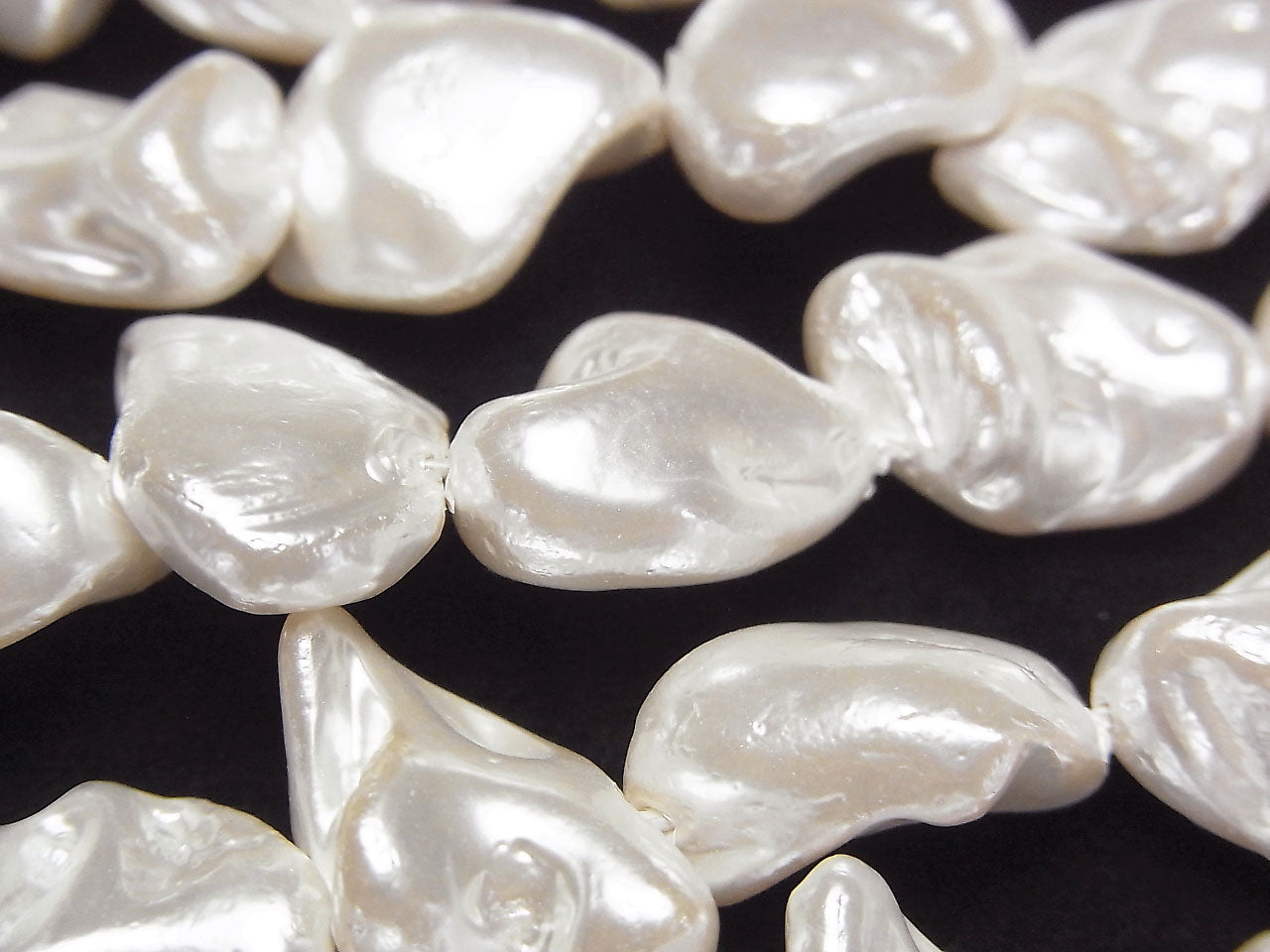 Shell Pearl White Baroque 10-18mm 1strand beads (approx. 15 inch/38 cm)
