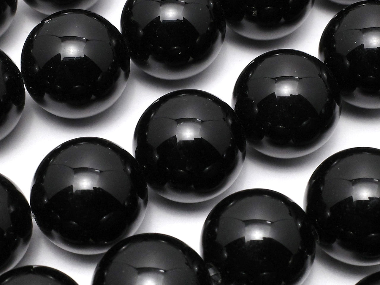 Onyx  Round 16mm half or 1strand beads (aprx.15inch/36cm)