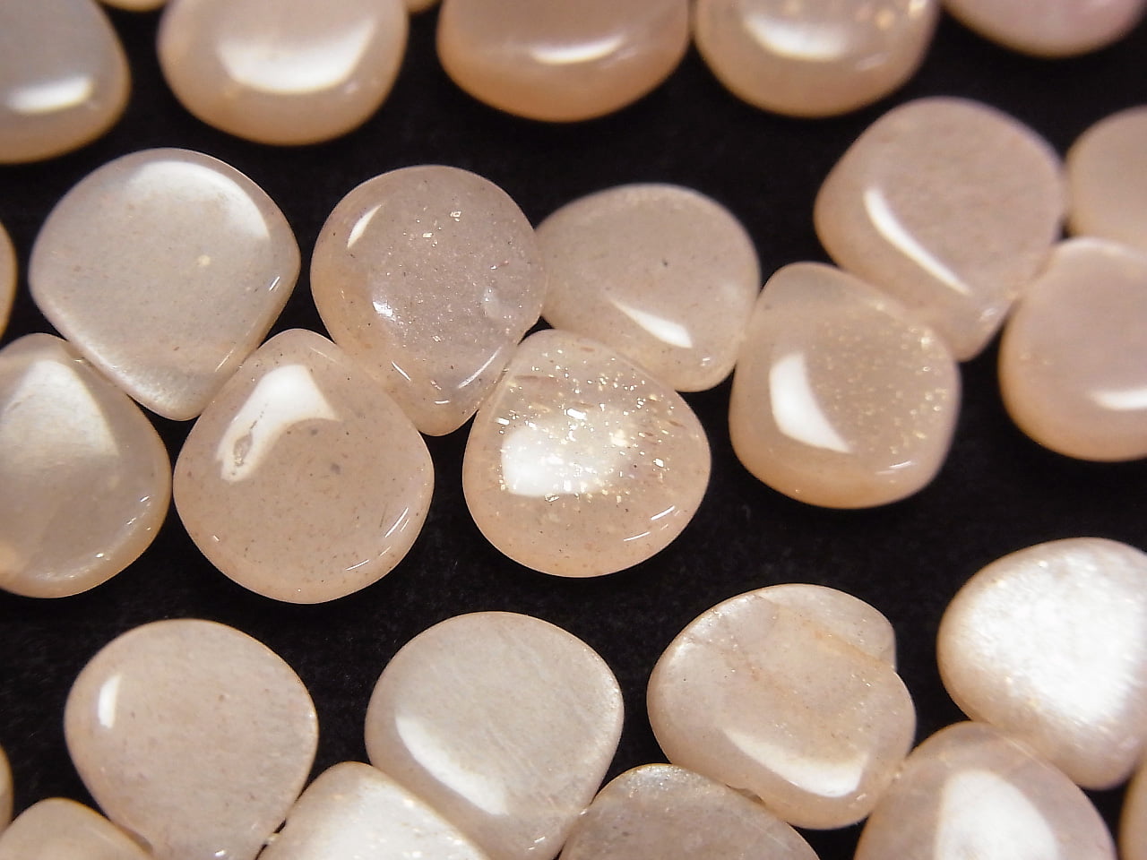 High Quality Peach Moonstone AAA- Chestnut (Smooth) half or 1strand beads (aprx.7inch / 18cm)