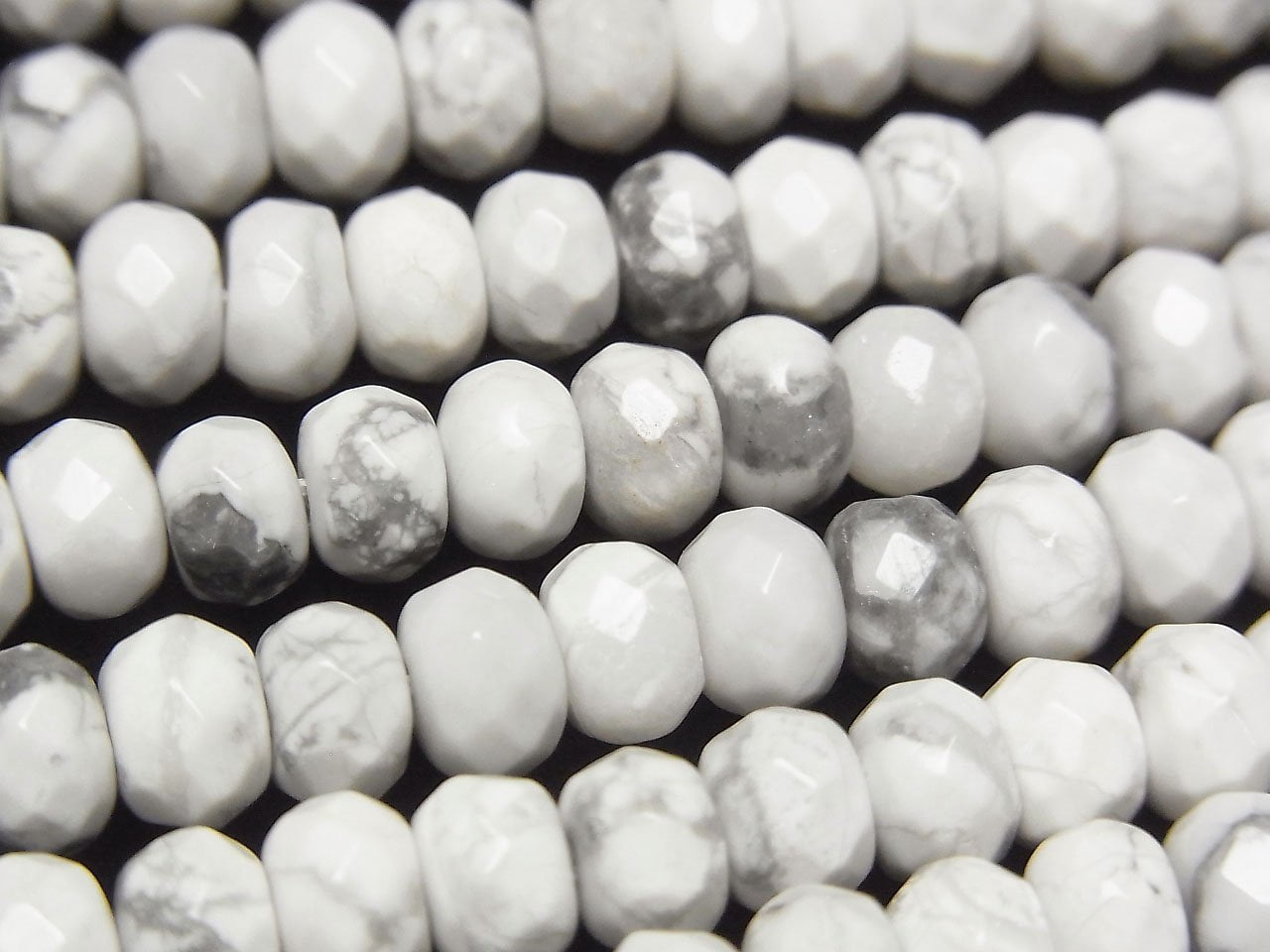 1strand $9.79! Howlite Magnesite Faceted Button Rondelle 6x6x4mm 1strand beads (aprx.15inch/37cm)
