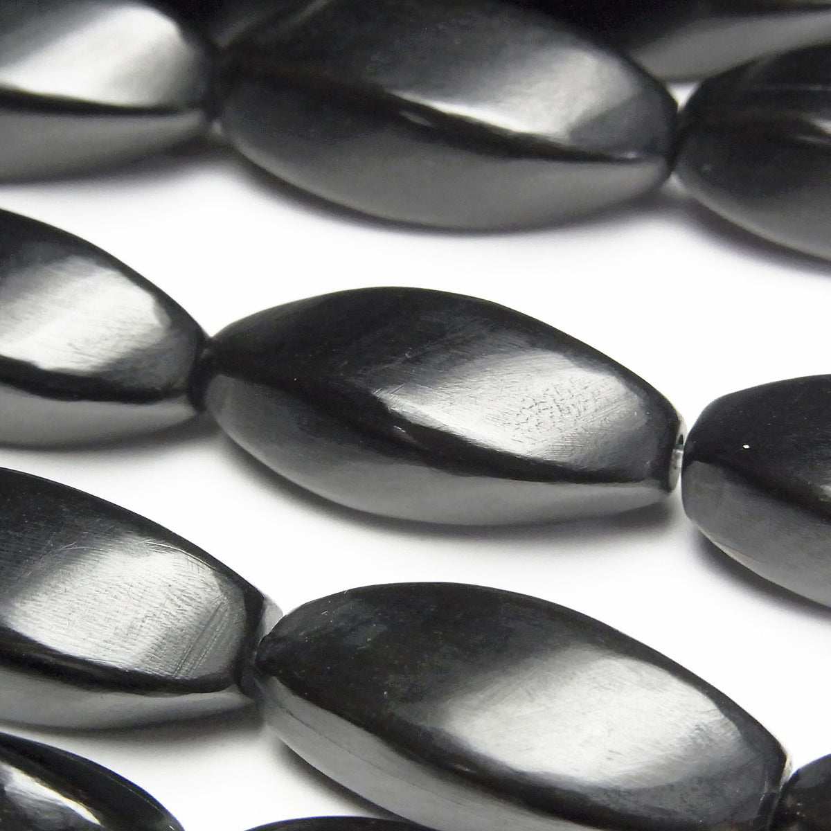 1strand $9.79! Buffalo Horn 4Faceted Twist Faceted Rice 25x10x10 Black 1strand beads (aprx.15inch / 37cm)