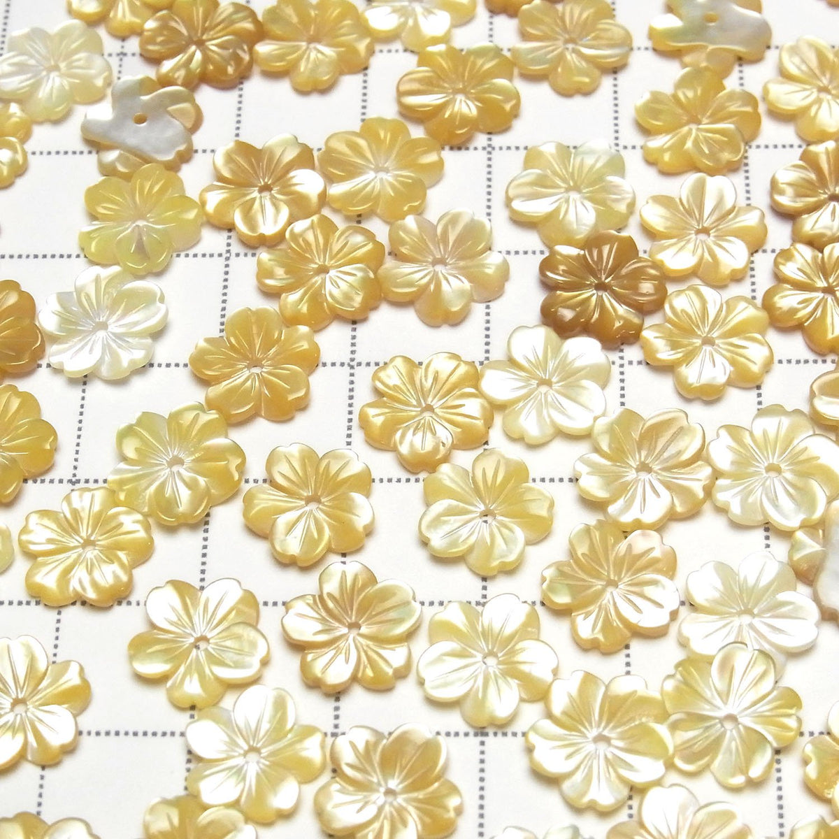 High Quality Yellow Shell AAA Flower 10mm Center Hole 4pcs