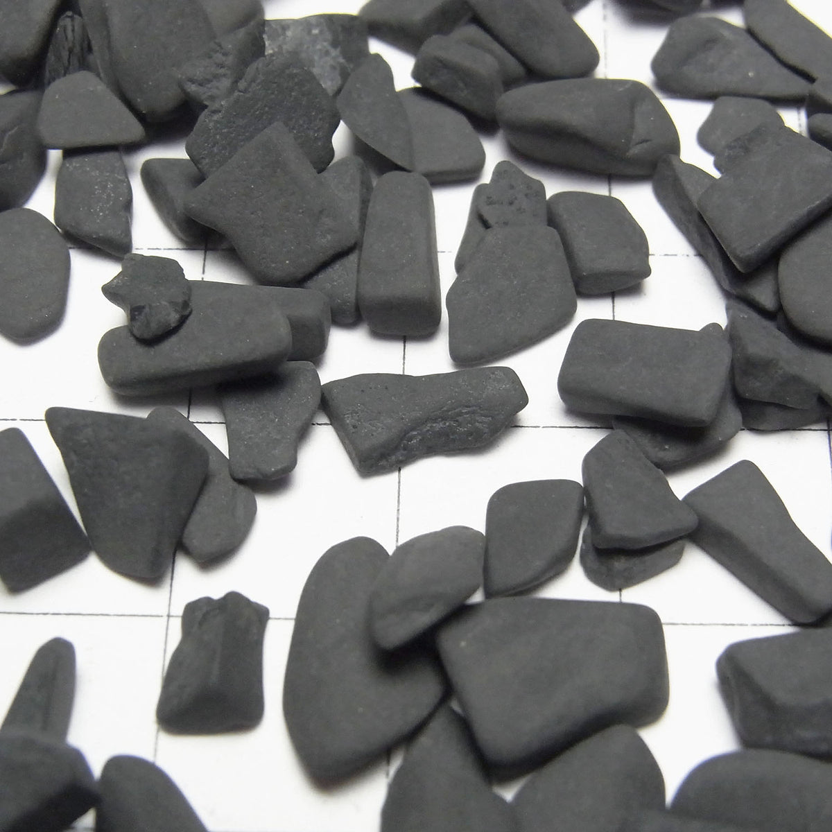 Hokkaido Black Silica Undrilled Chips 100g
