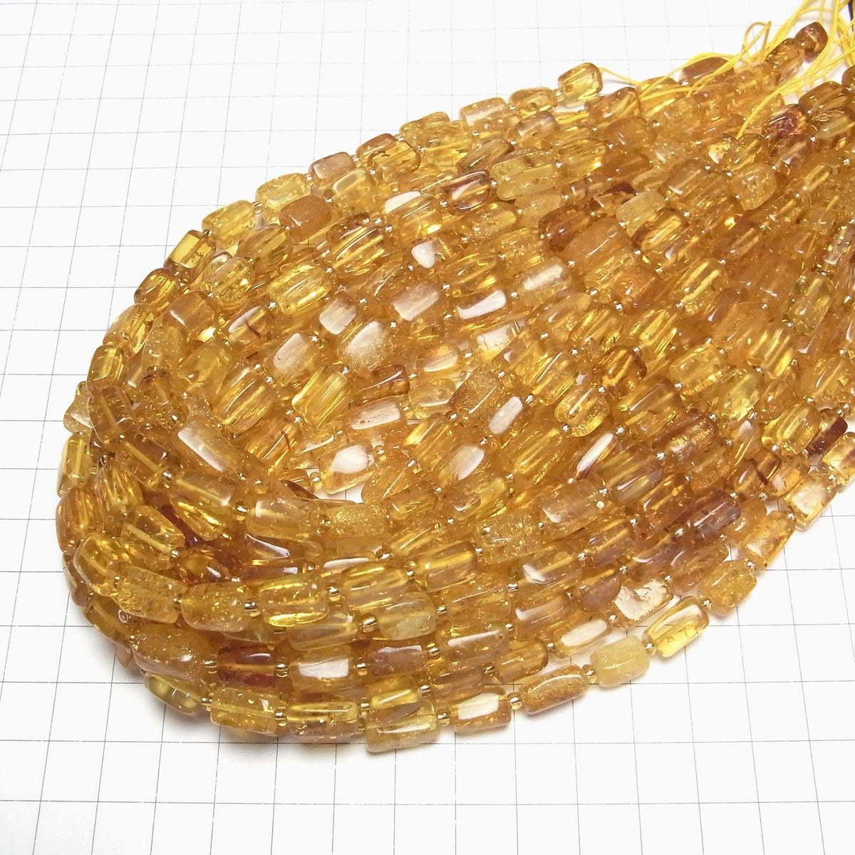 Perles en ambre de la Baltique carrées (environ 36 cm)