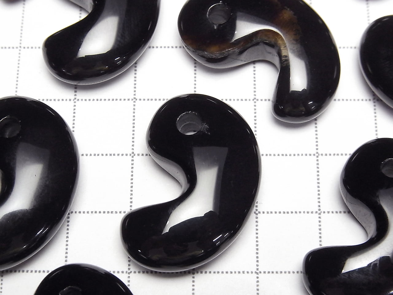 Onyx Comma Shaped Bead 30x20mm 1pc