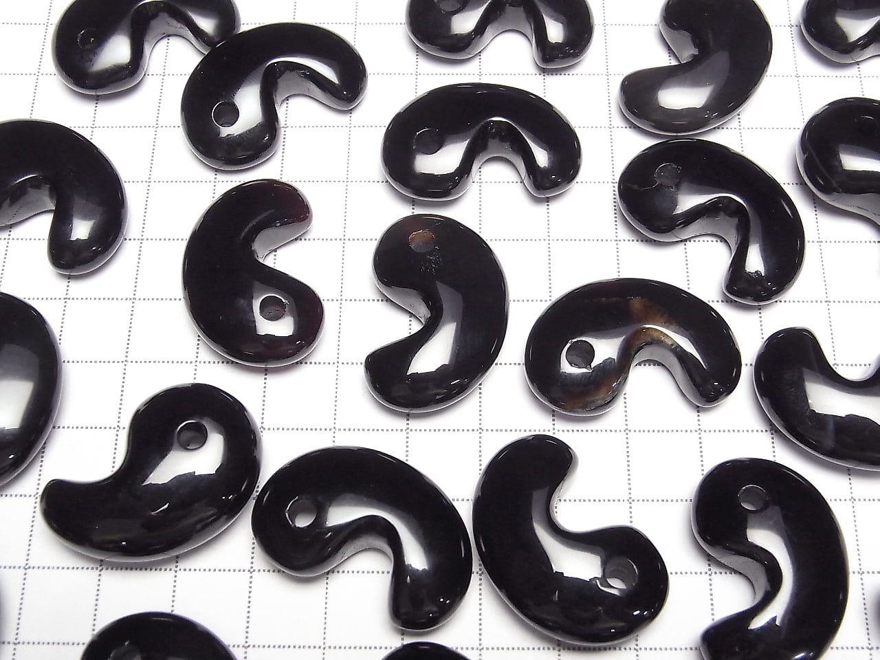 Perle Oeil de Chat Noire en Forme de Virgule 30x20mm 1 pièce