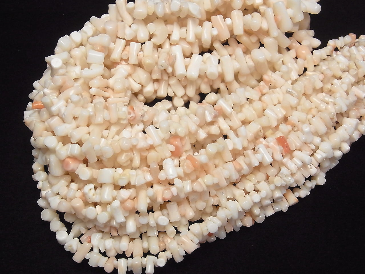 Corail naturel rose-blanc AAA en bâtonnets (fragments) pour une demi-ficelle ou une ficelle complète (environ 23 pouces/58 cm)