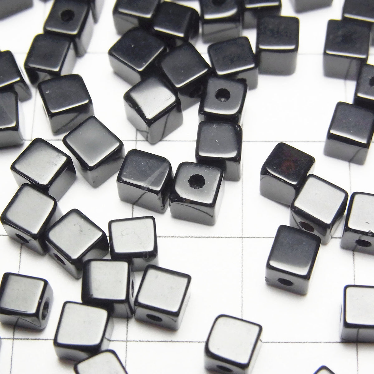 Onyx Cube 4x4x4mm [Half Drilled Hole] 4pcs