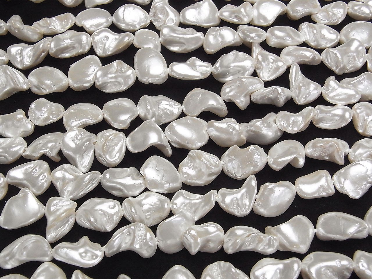 Shell Pearl White Baroque 10-18mm 1strand beads (approx. 15 inch/38 cm)