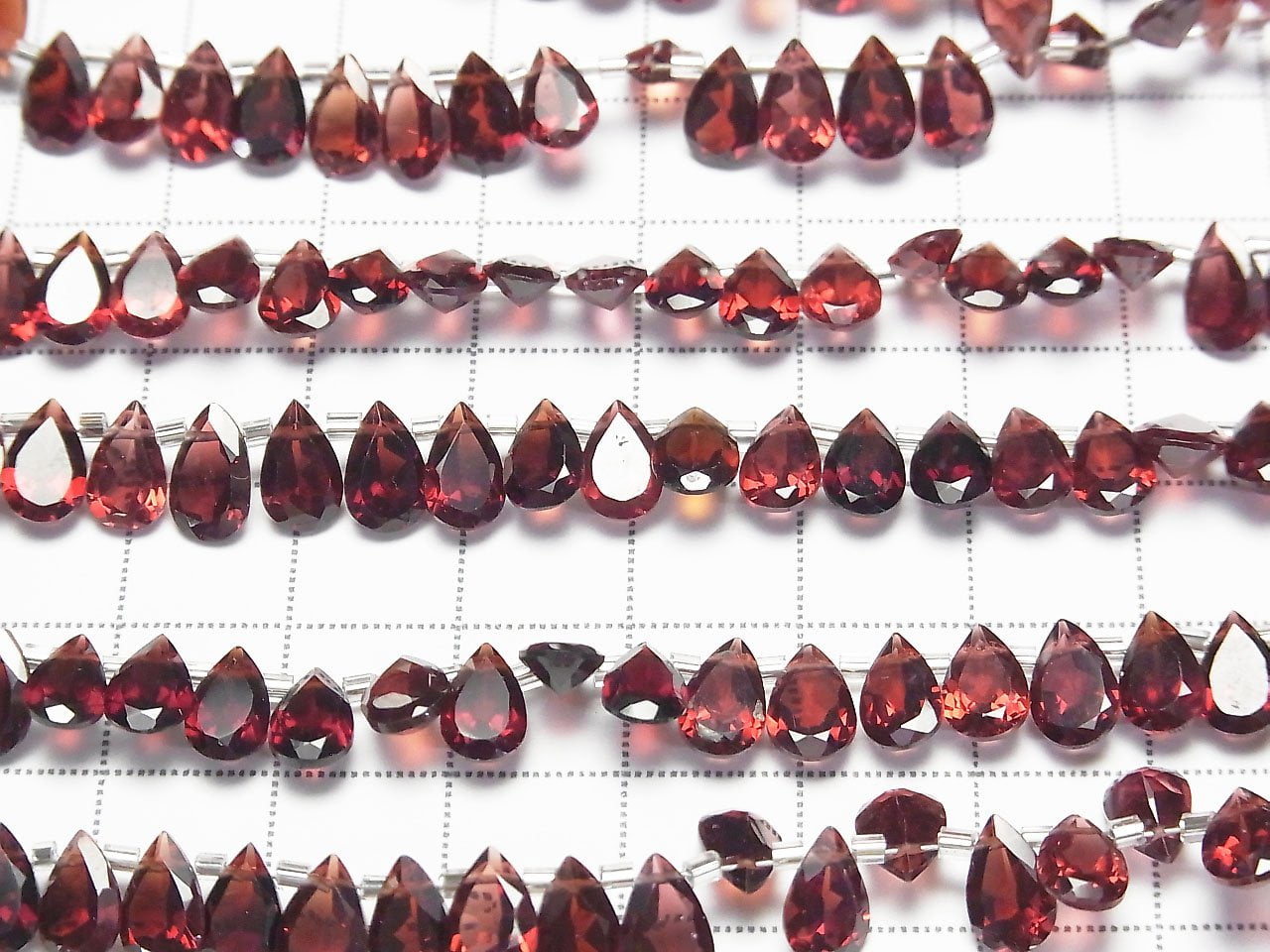 高品質莫三比克石榴石 AAA 梨形刻面 8x5mm 半串或一串珠子 (28顆)
