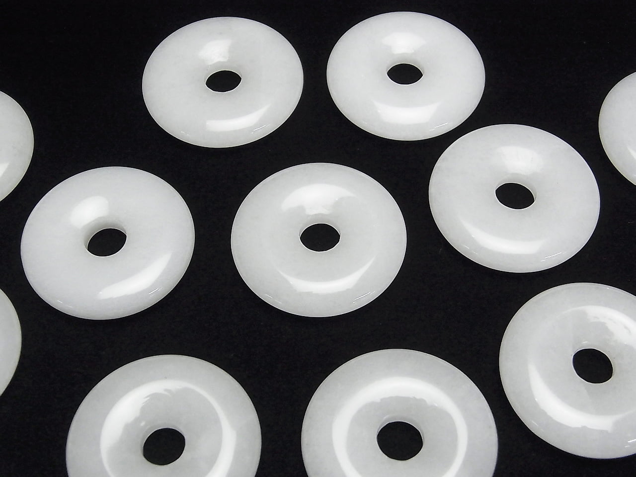 White Jade Coin (Donut) 30x30mm 2pcs