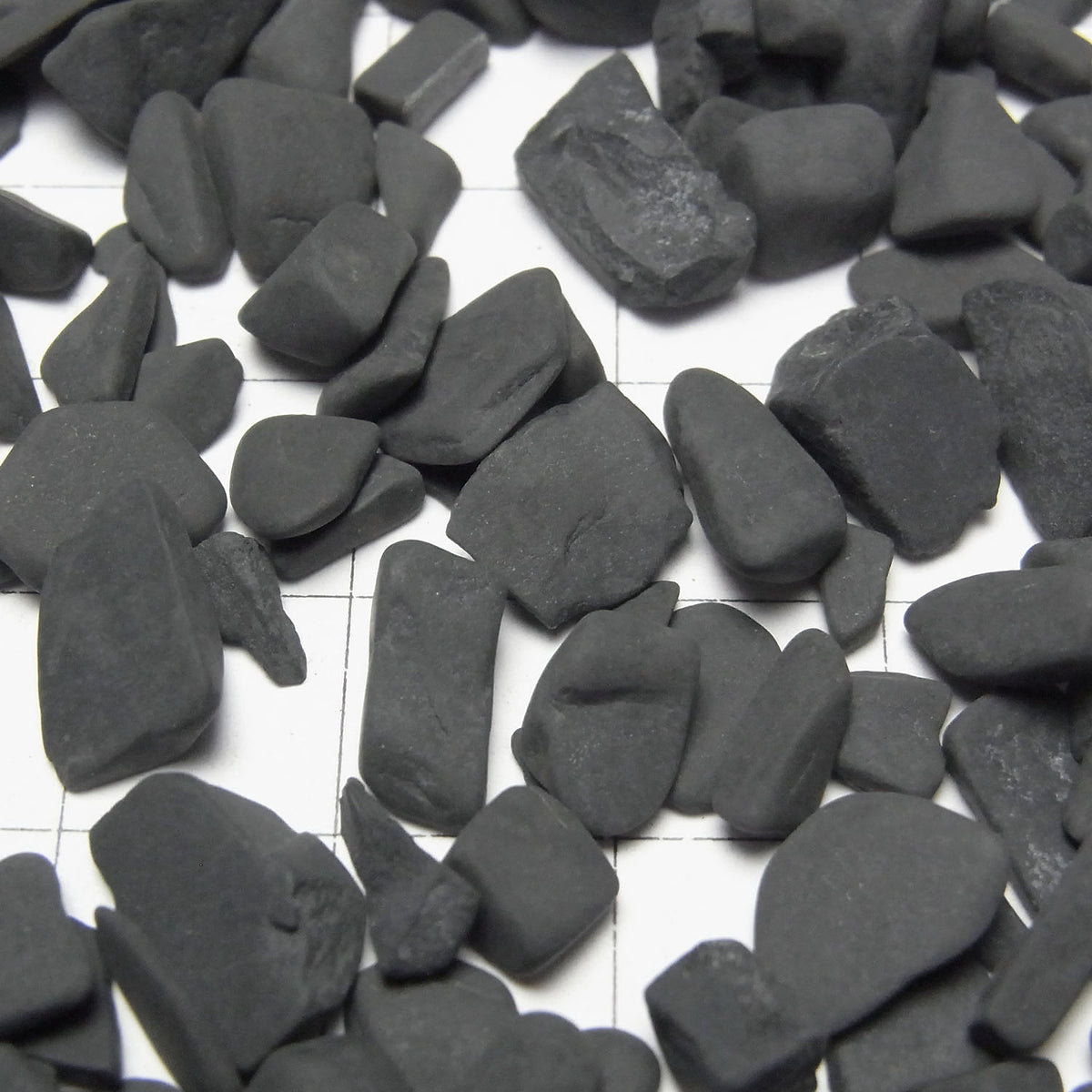 Hokkaido Black Silica Undrilled Chips 100g