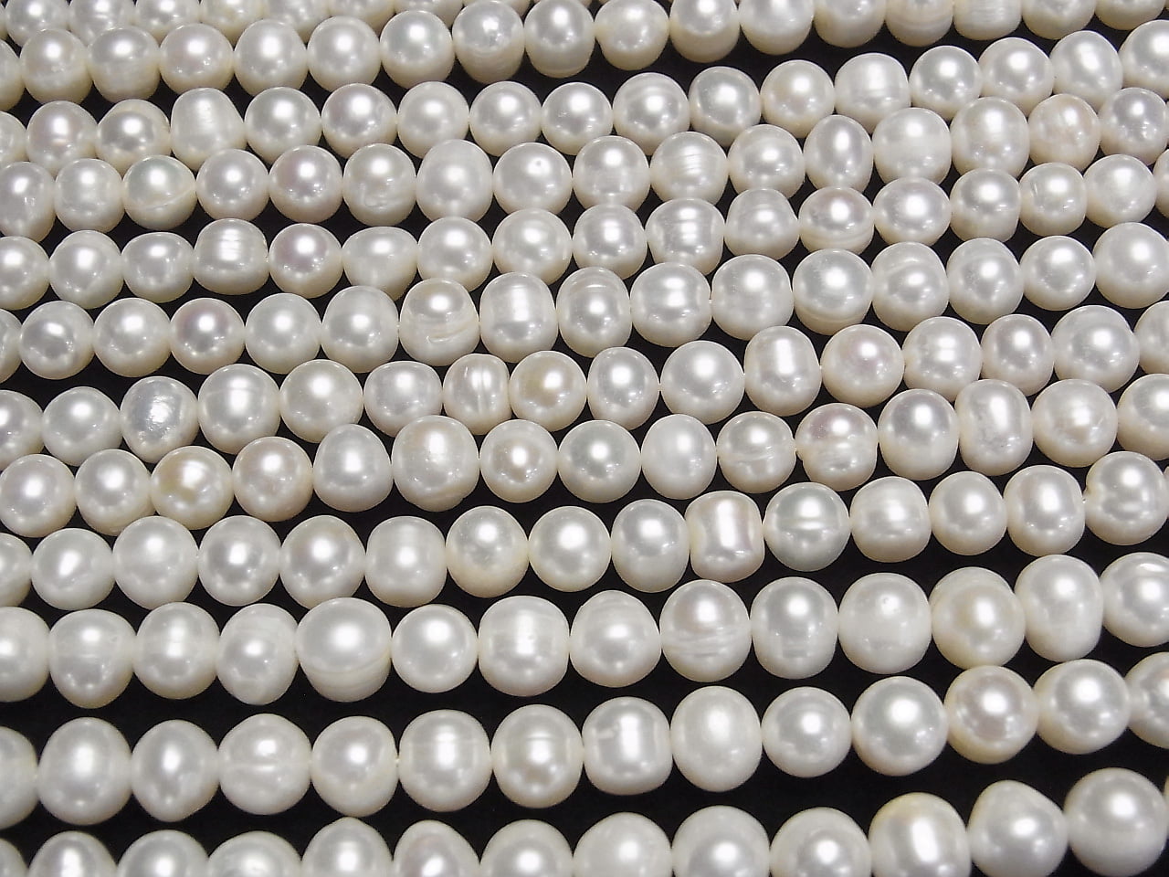 [Vidéo] Perles d'eau douce AA+ forme patate 8-9mm blanches 1 fil (environ 14 pouces/34 cm)