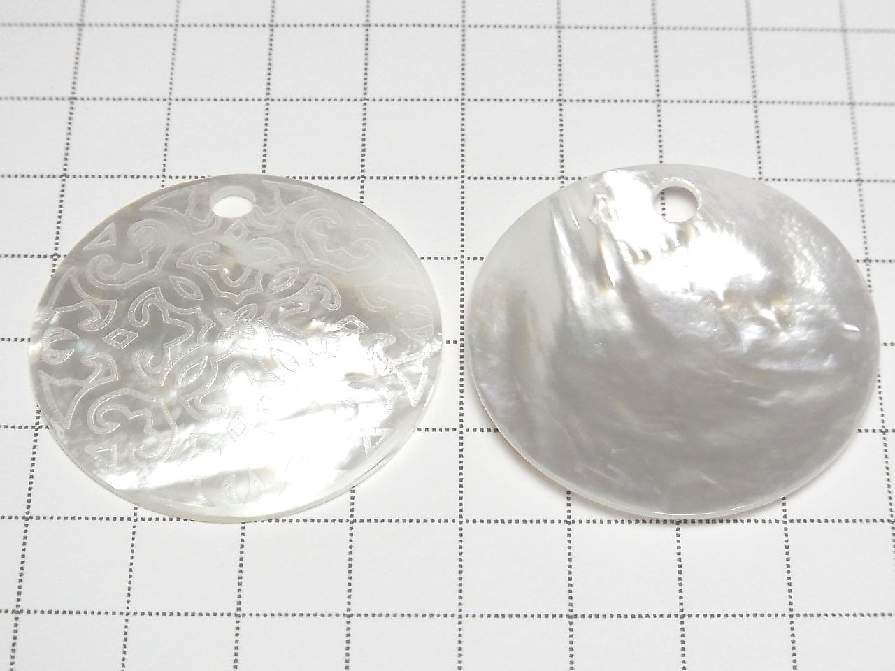 High Quality White Shell Carved Coin 40x40x2mm 1pc